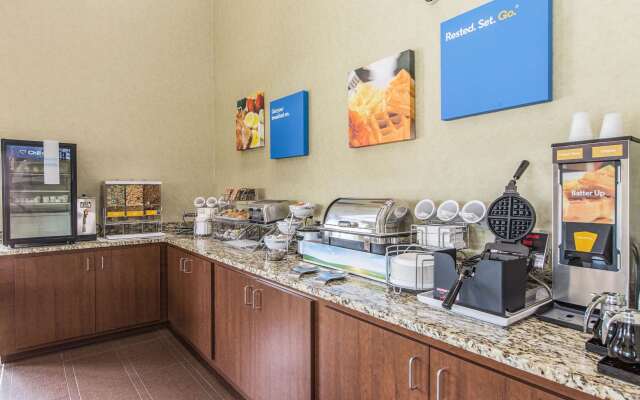 Comfort Inn & Suites Greenwood near University