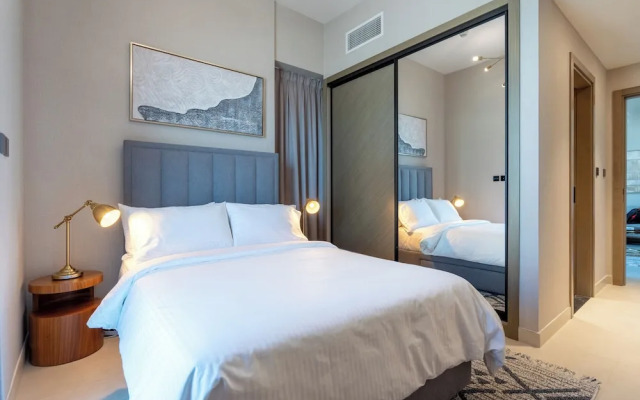 Spacious 2BR Canal View - Heart of B Bay