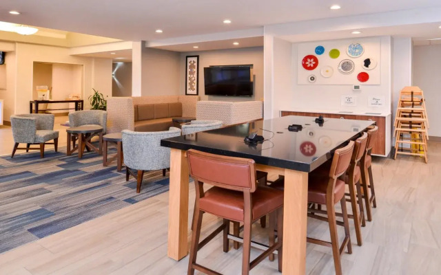 Holiday Inn Express & Suites Lacey – Olympia by IHG