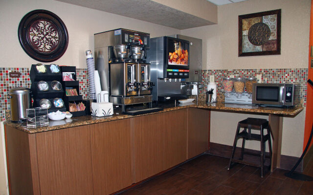 Best Western Plus Universal Inn