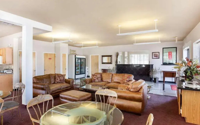 Econo Lodge Inn & Suites Fiesta Park