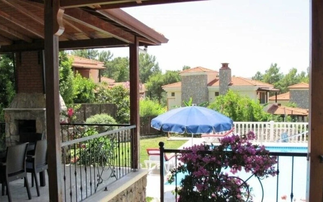 Villa AX20 by JoyLettings