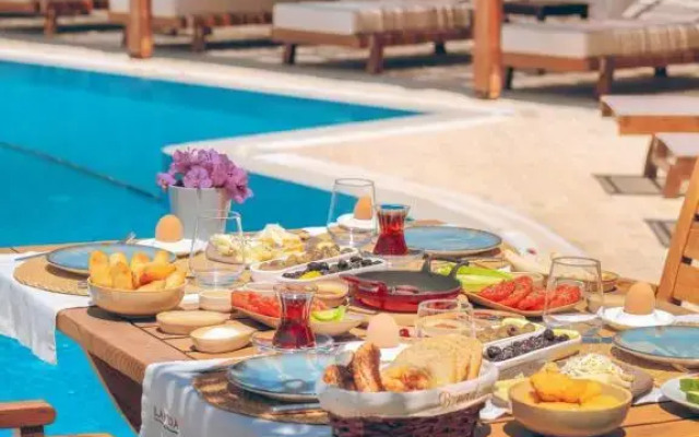 Triangulo Hotel Alacati (Adults Only +12)