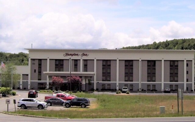 Hampton Inn Hillsville