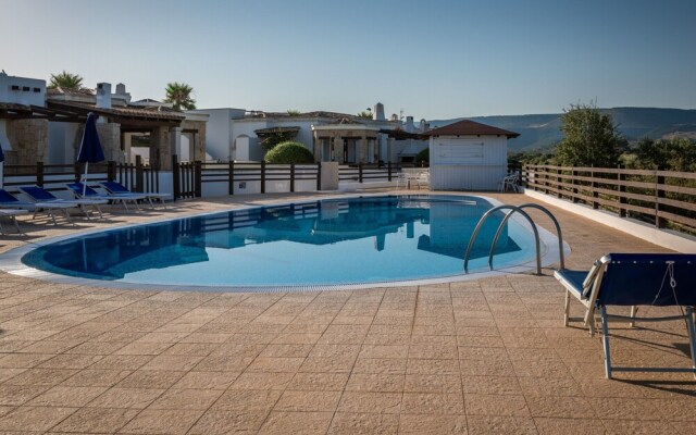 Vista Blu Villa With Shared Pool