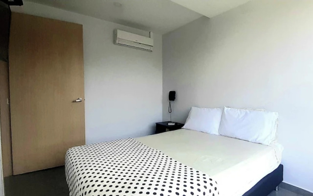 Cold AC fast Wi-Fi great location