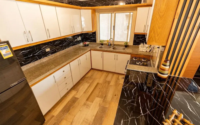 Oak Orchid Opulent 2 BR Apartment with Walk-in Closet