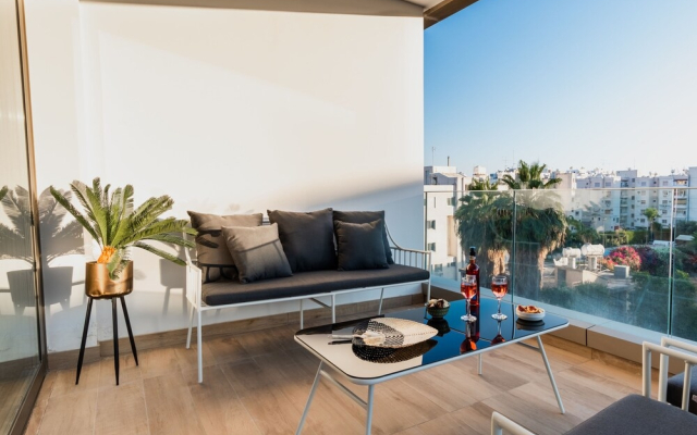 Deluxe Three Bedroom Apartment