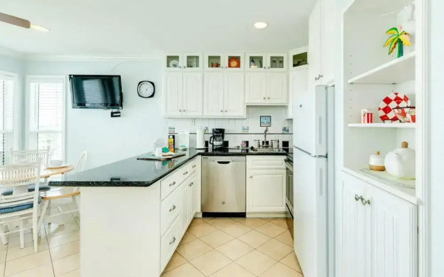 Beautiful Blue Heron Sleeps 6 Great Views