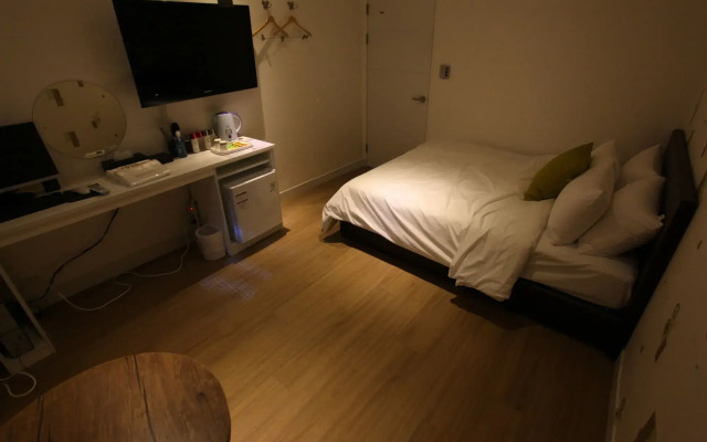 Y Hotel