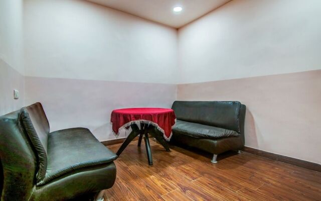 Treebo Trend Silver Stallion