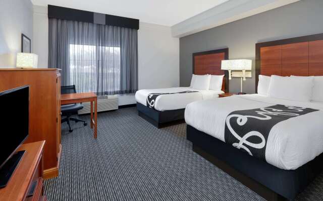 La Quinta Inn & Suites by Wyndham Dallas North Central