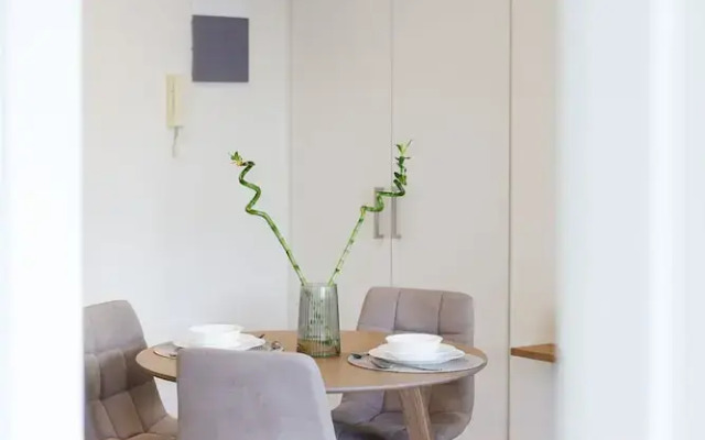 Modern 2-bedroom Apartment in Downtown Glyfada