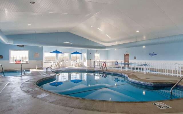 Quality Inn & Suites Fort Madison near Hwy 61