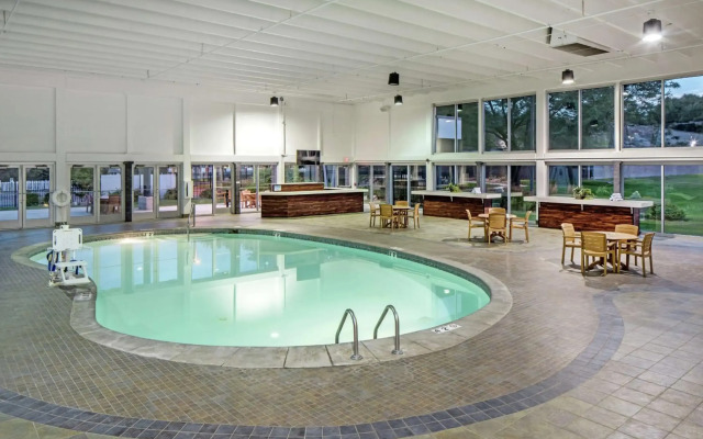 DoubleTree by Hilton Omaha Southwest