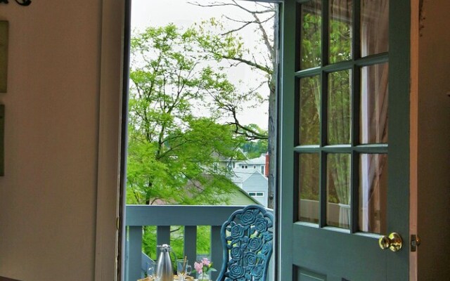 The Inn on Holly Bed and Breakfast