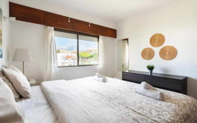 Cozy 1BDR with Spacious Balcony & Pool, Vilamoura