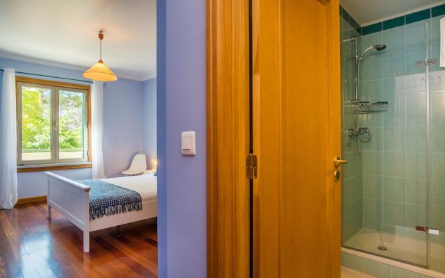 The Cliff Side Apartment by MHM