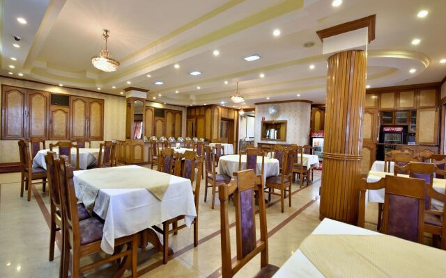OYO 5268 Hotel Himland East