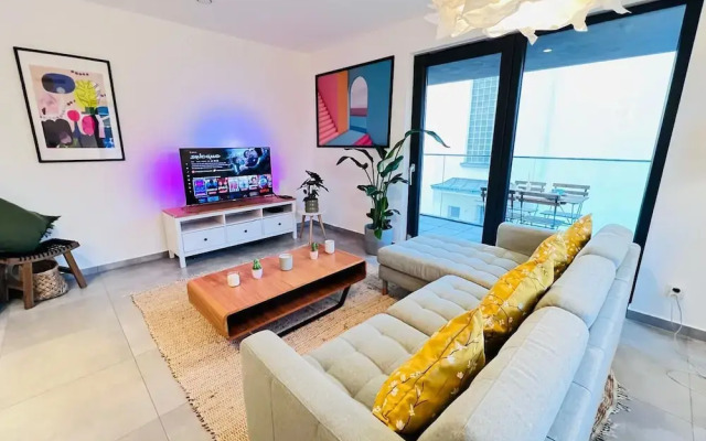 Lovely 1 bedroom flat w balcony&parking