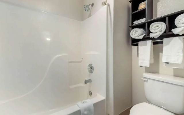 Allington Inn & Suites South Fork