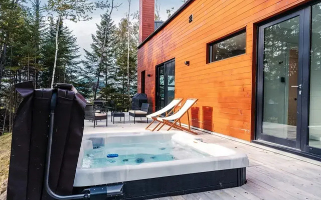Bright Chalet With hot tub and Indoor Sauna