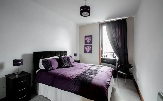 Orange Apartments - 13 Bastille