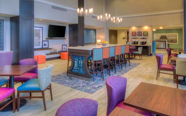 Hampton Inn & Suites Wixom