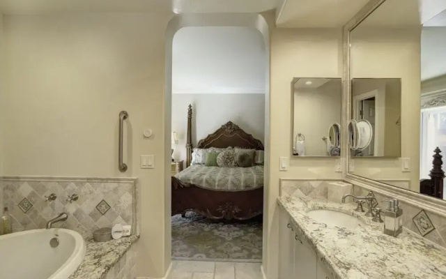 150 Ocean View 2 Bedroom Condo by Redawning
