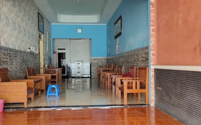 Hotel Keluarga Mekar Jaya Syariah Near UNS Solo