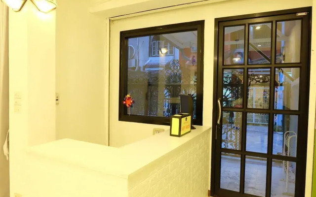 Manii Hostel Asoke