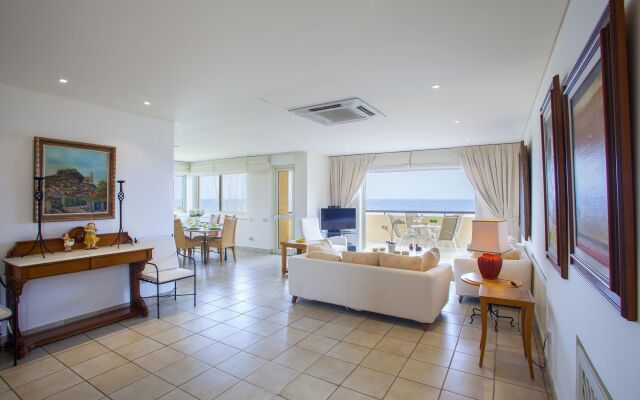 Alia Sirina Seafront Suite