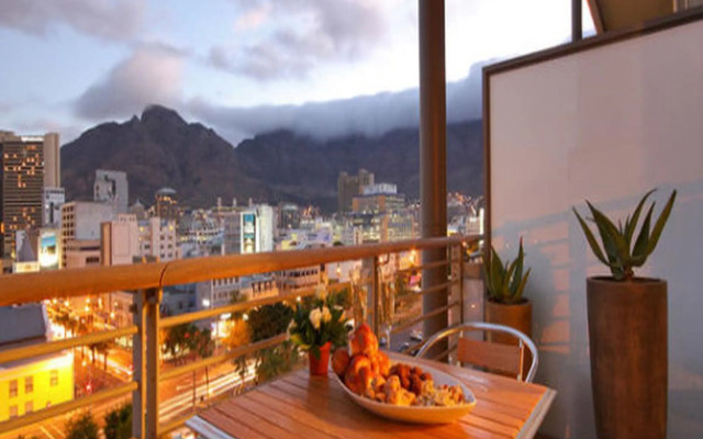 Happy Ours Luxury Charter