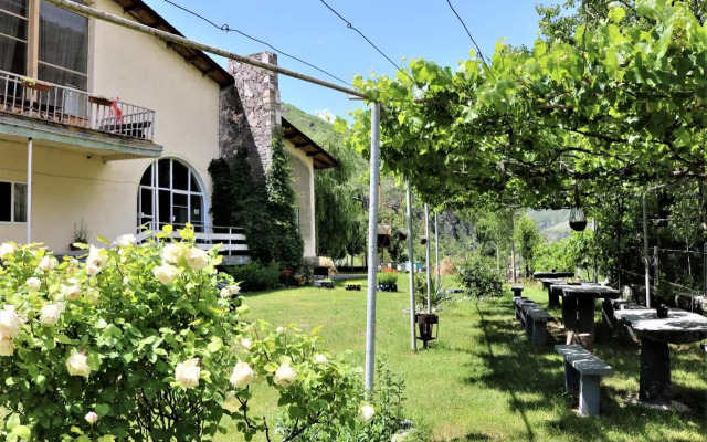 Taoskari Hotel