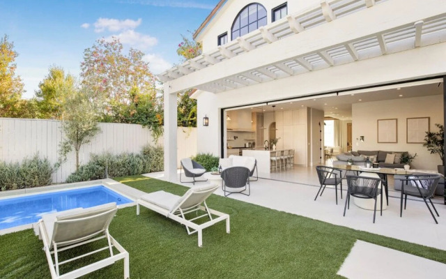 Villa Camellia - Charming 5 BR Home in the Heart of Studio City