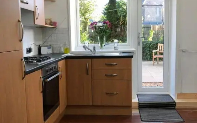 ACE Largs Ground Floor Apartment with Garden