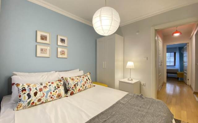 Charming and Central Flat With Balcony in Beyoglu