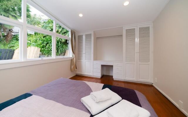 Takapuna Central Spacious & New Home