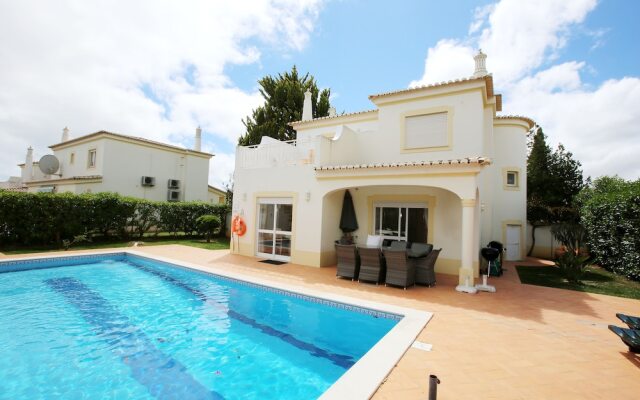 Rent Villa and Apartment in Oasis Parque Country Club, Nr. Portimao, Algarve