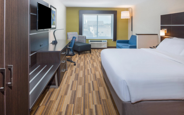 Holiday Inn Express Hotel & Suites Bismarck by IHG