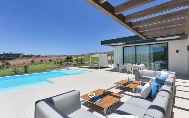 Villa in Salobre With Pool & Golf Nearby