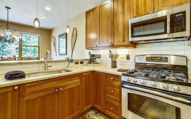 Highland Greens Comfort 3 Bedroom Townhouse by RedAwning