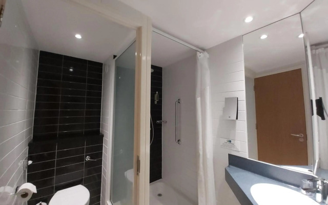 Holiday Inn Express Leeds East by IHG