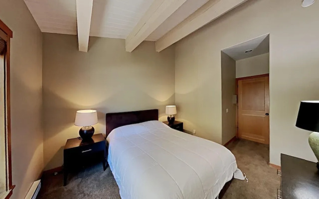 Spacious Snowbird Condo Unit Slopeside In Quiet Canyon Neighborhood