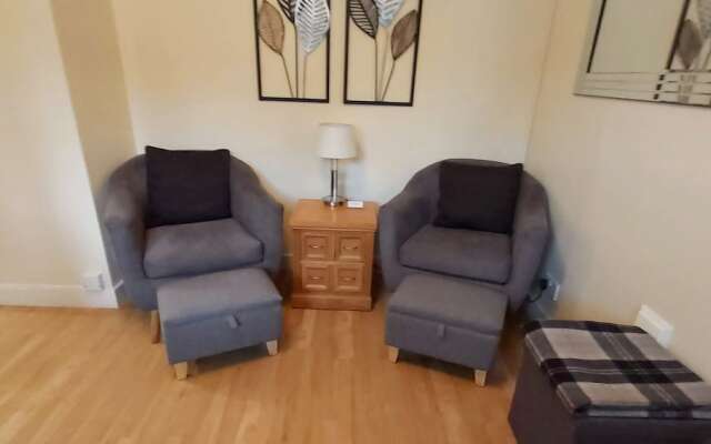 Atholl Rd Self Catering - 127 Central Location