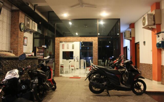 OYO 1251 Residence 8