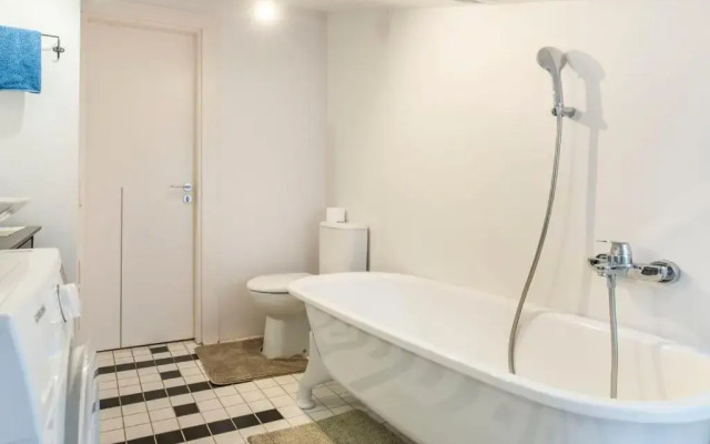 Central 2-level Penthouse with Terrace and free parking