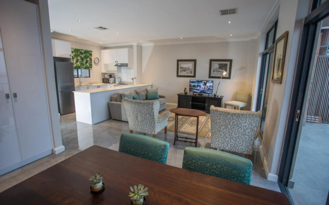 uSHAKA WATERFRONT - PENTHOUSE PLUSH PERFECTION