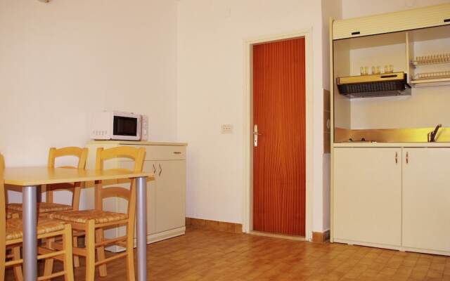 Tidy Apartment With Wifi, 4 km From City of Trogir