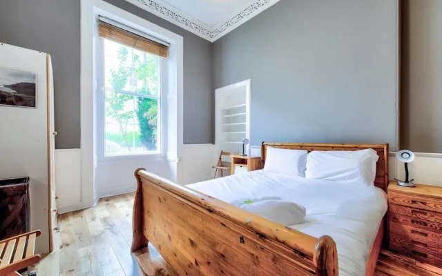 Intriguing 4-bedroom Main Door Apt Near Old Town